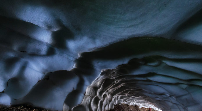 Saved from the rain by an ice cave Ice cave in Landmannalaugar