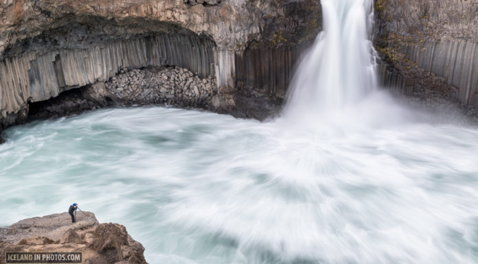 Searching for symmetry at the Aldeyjarfoss waterfall